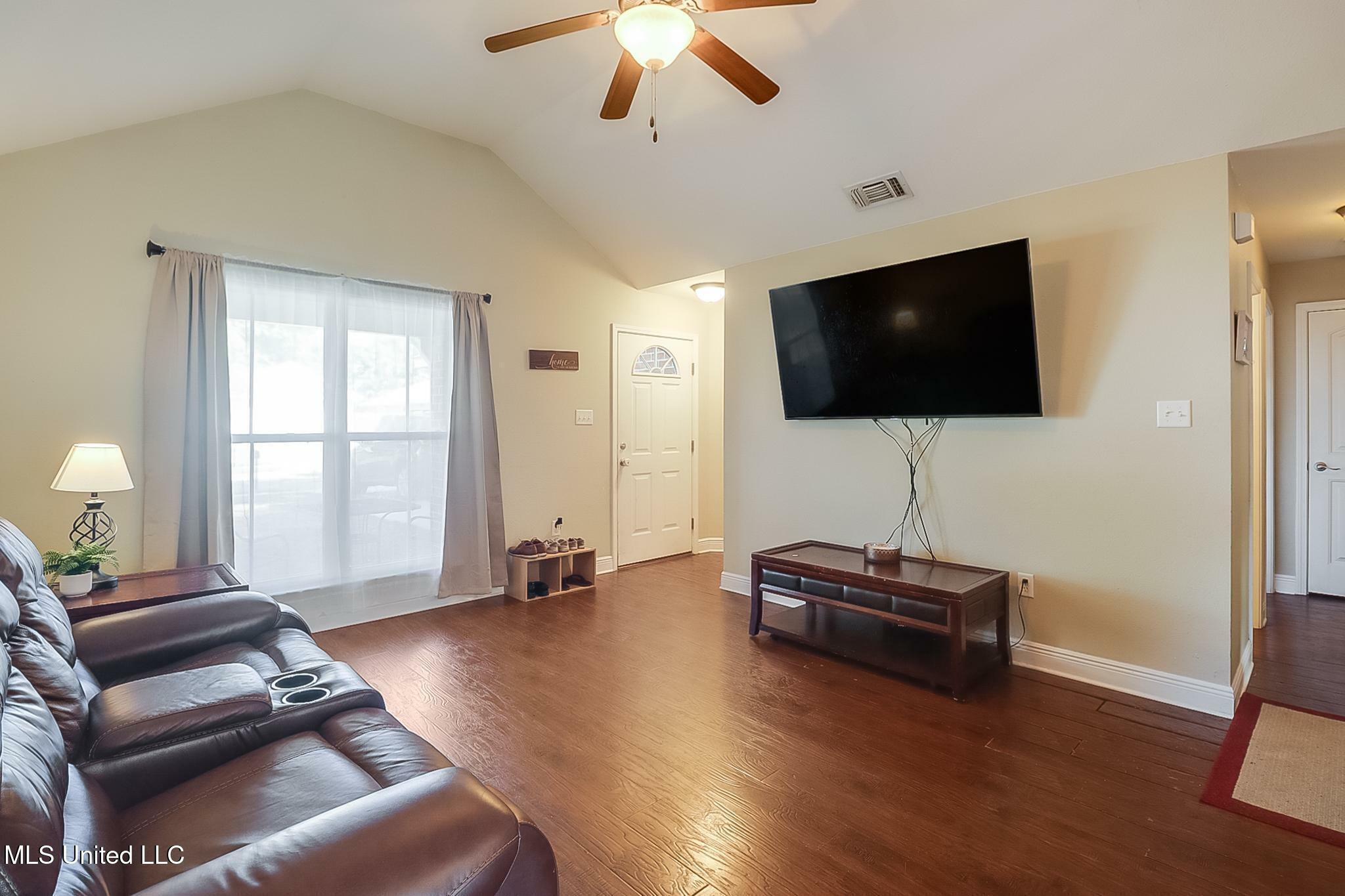 Property Photo:  211 Lantana Boulevard  MS 39560 