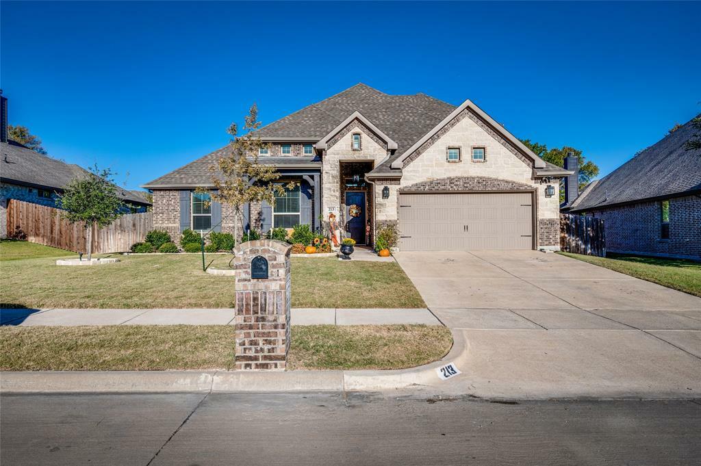 Property Photo:  213 White Willow Way  TX 76065 