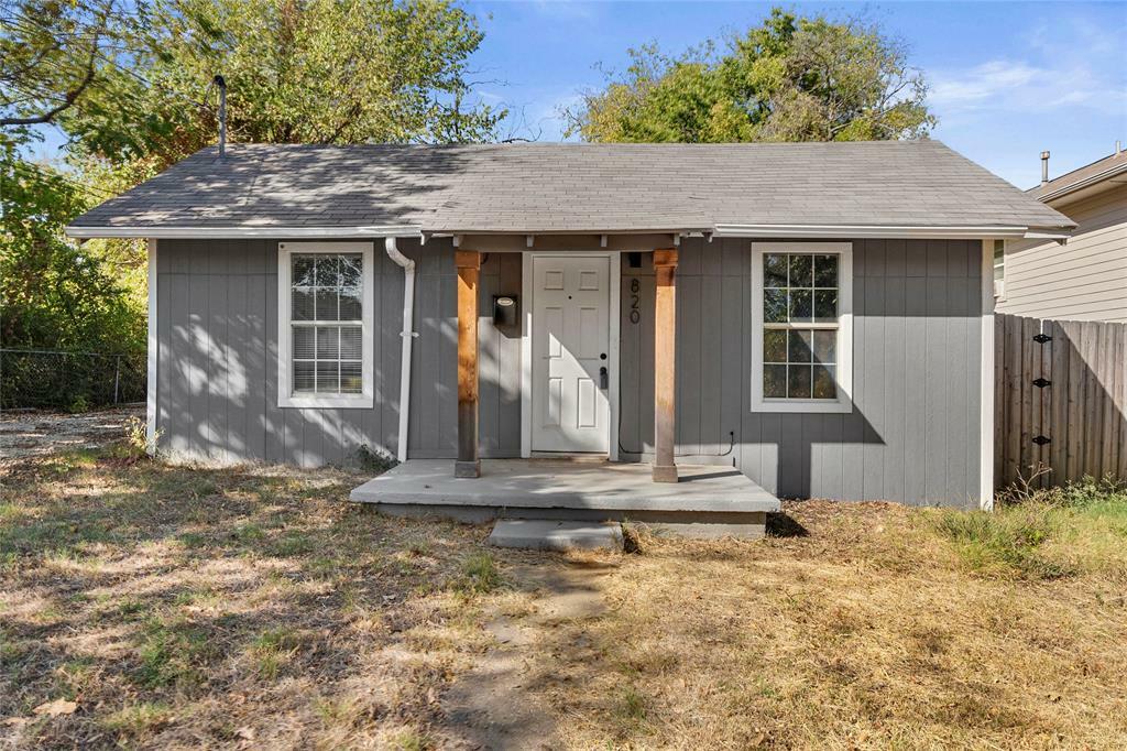 Property Photo:  820 Allen Street  TX 76205 