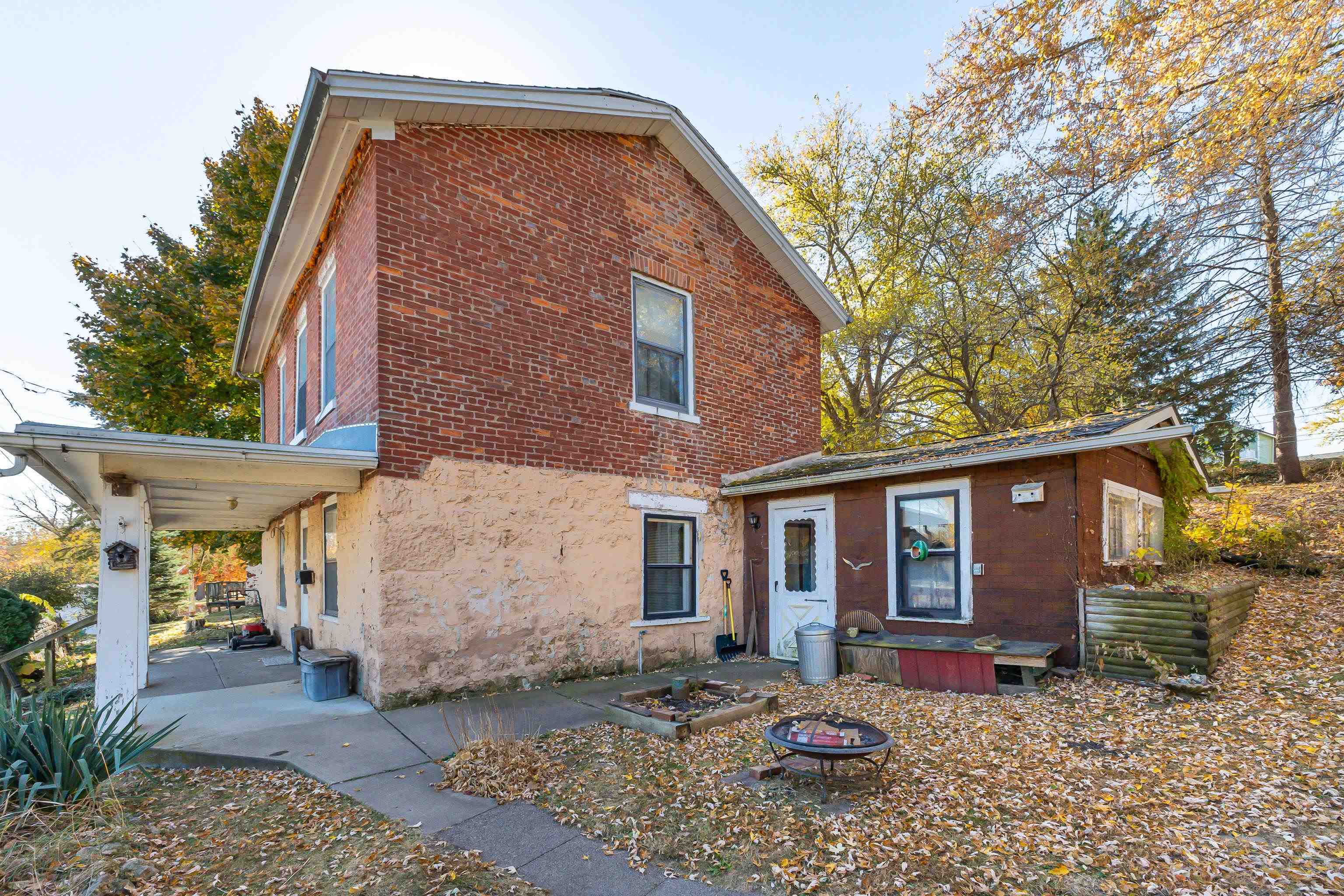 Property Photo:  804 Vine Street  IL 61036 