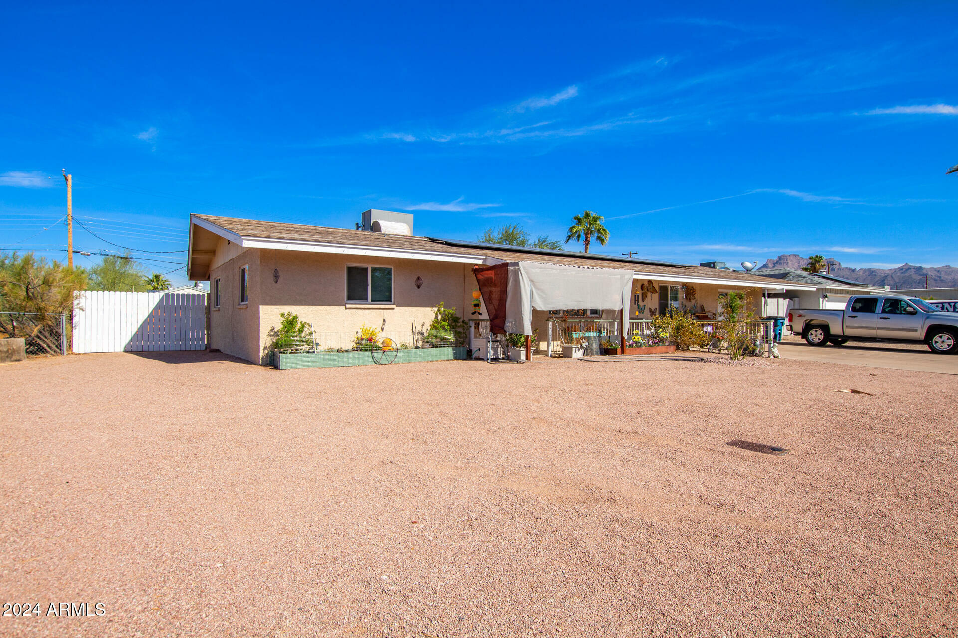 Property Photo:  930 E Friar Avenue  AZ 85119 