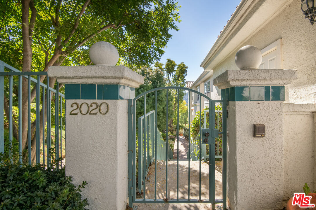 Property Photo:  2020 Palisades Dr  CA 90272 