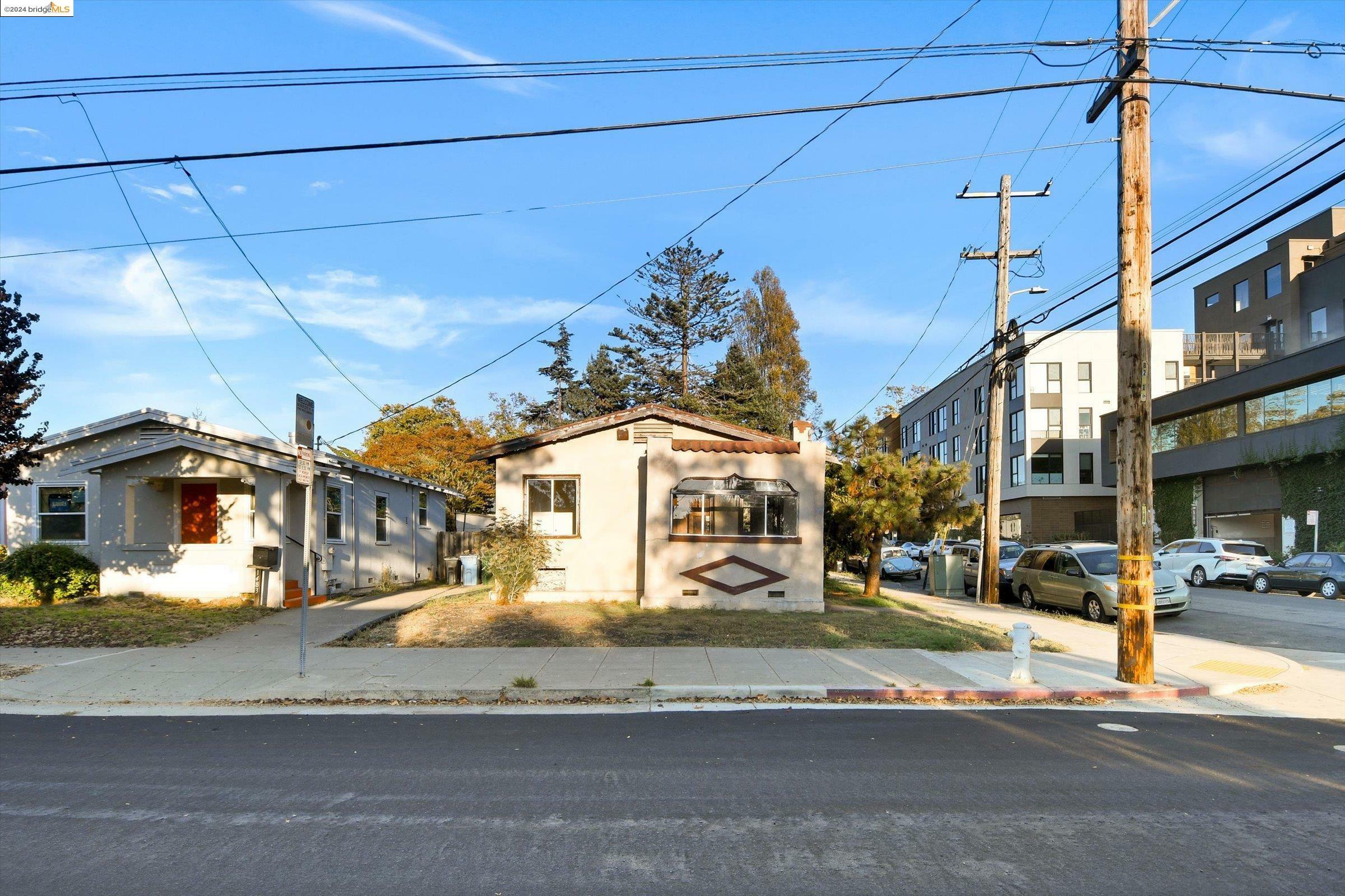 Property Photo:  1487 10th St  CA 94710 