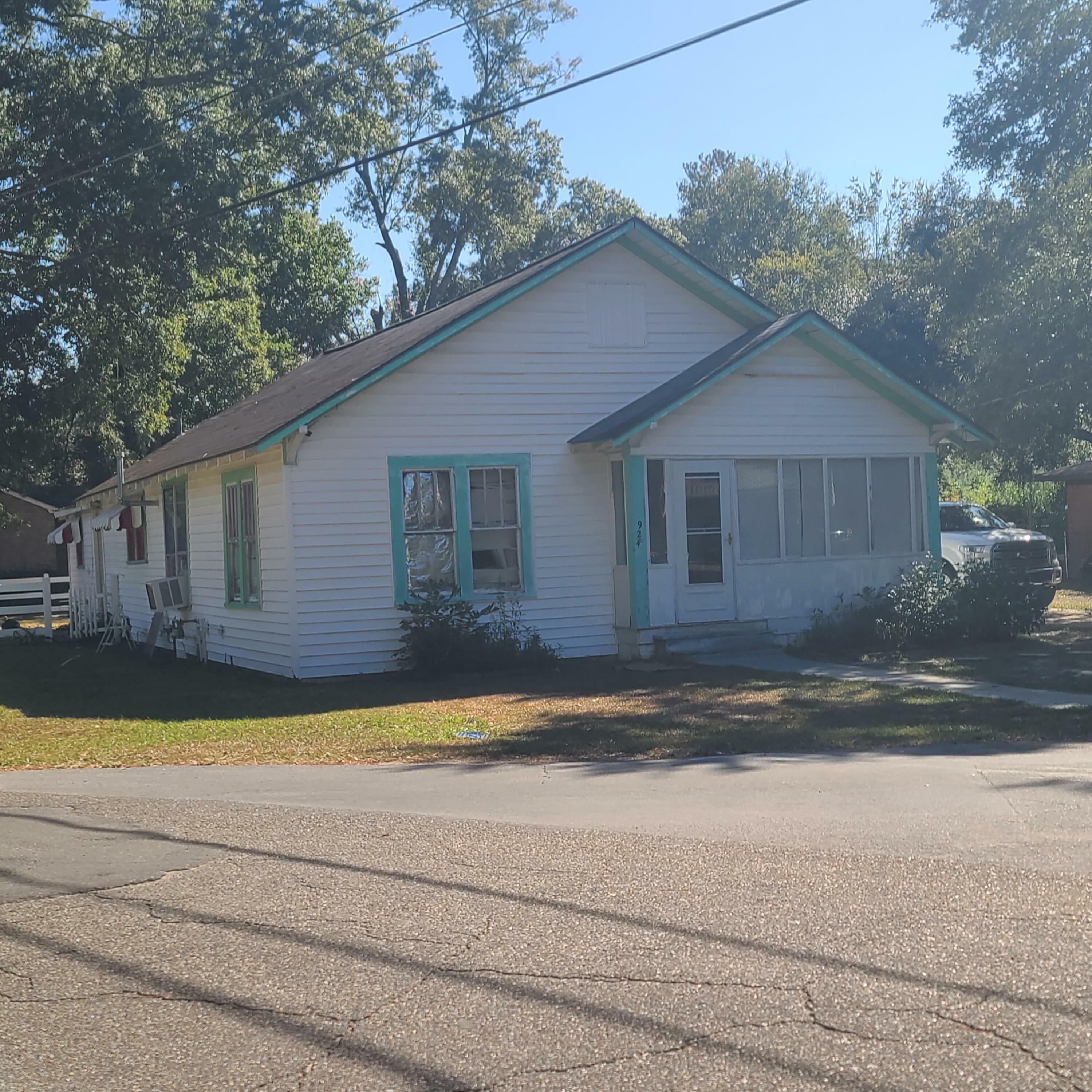 Property Photo:  924 Branton Ave.  MS 39429 