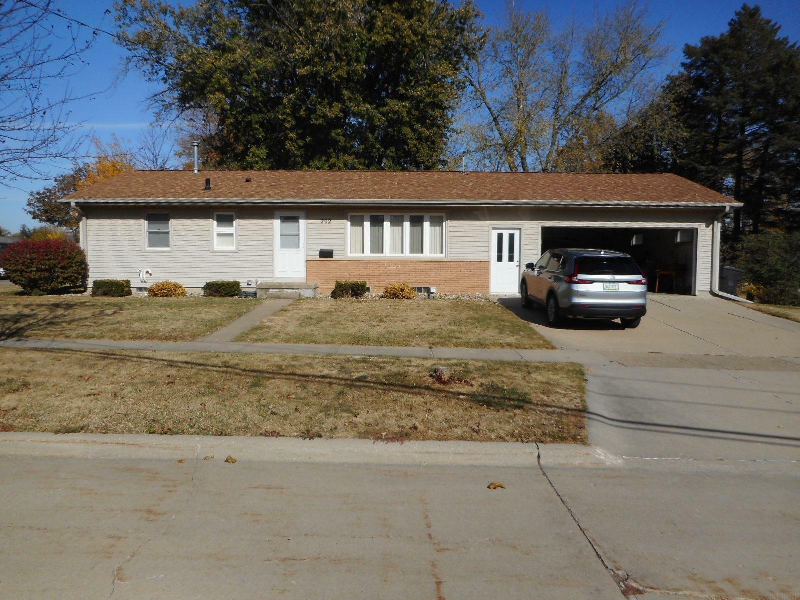 Property Photo:  202 E 20th Street  IA 50613 