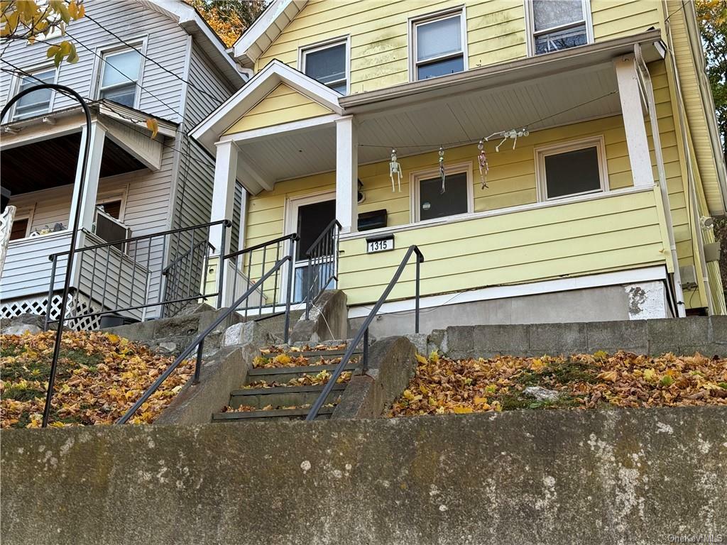 Property Photo:  1315 Lincoln Terrace  NY 10566 