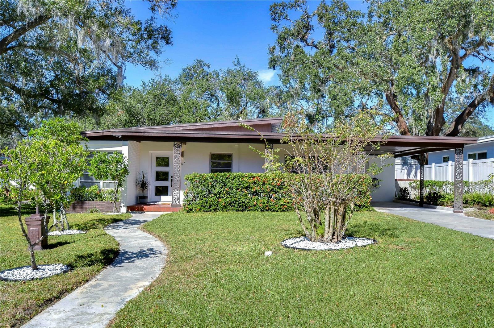 Property Photo: 1802 E Hamilton Avenue FL 33610