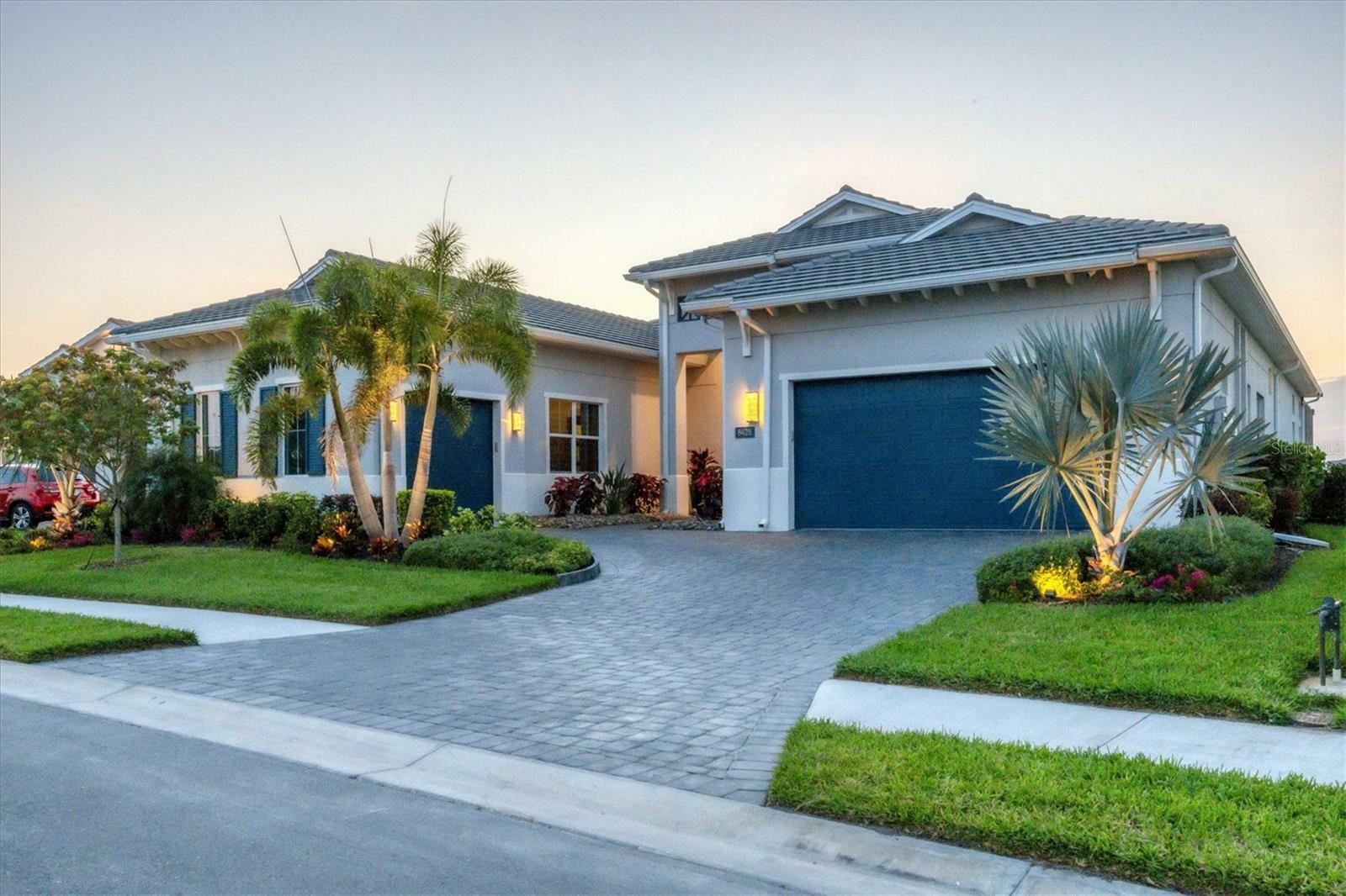 Property Photo:  8428 Cane Bay Court  FL 34202 