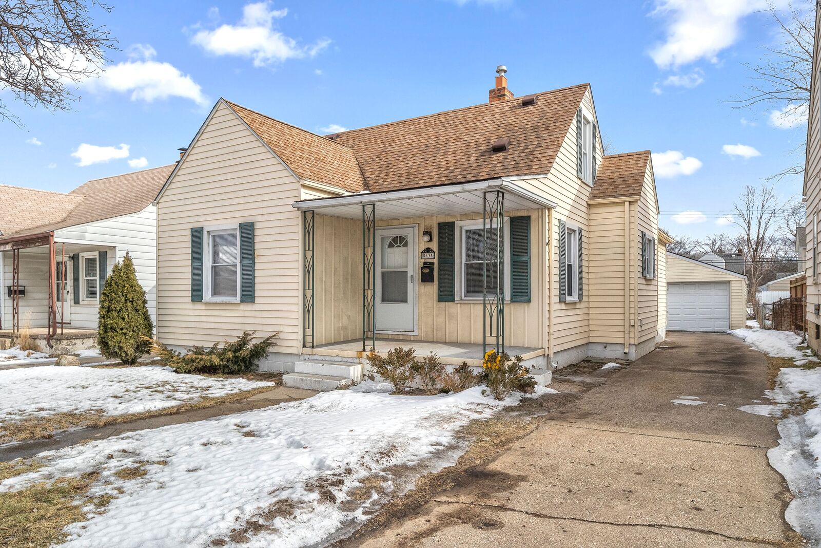 Property Photo:  5635 Westpoint Street  MI 48125 2351 