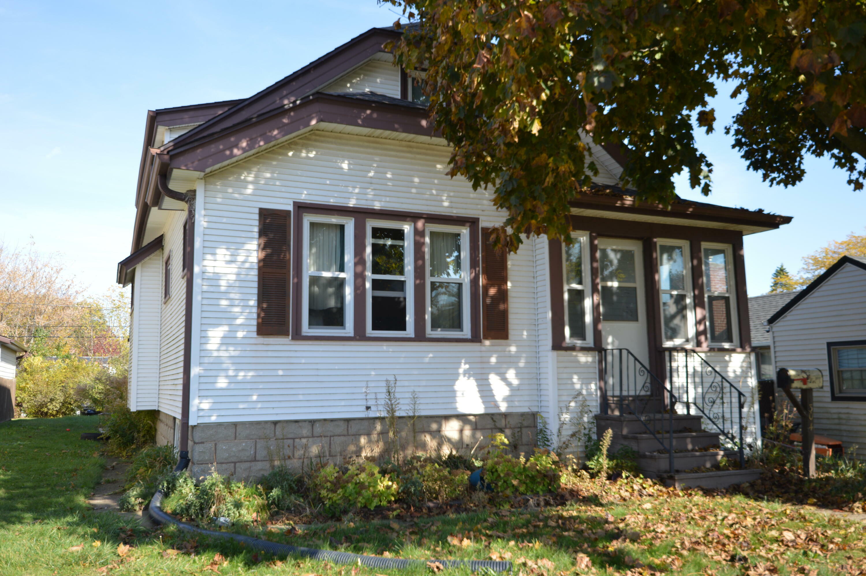 Property Photo:  304 Montana Ave  WI 53172 