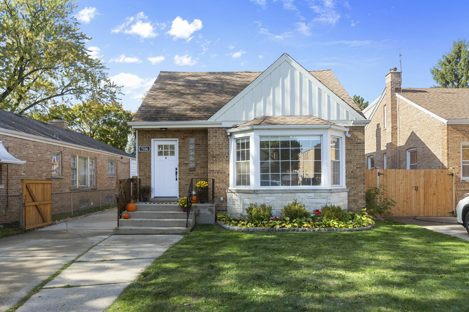 Property Photo:  7106 N Melvina Avenue  IL 60646 