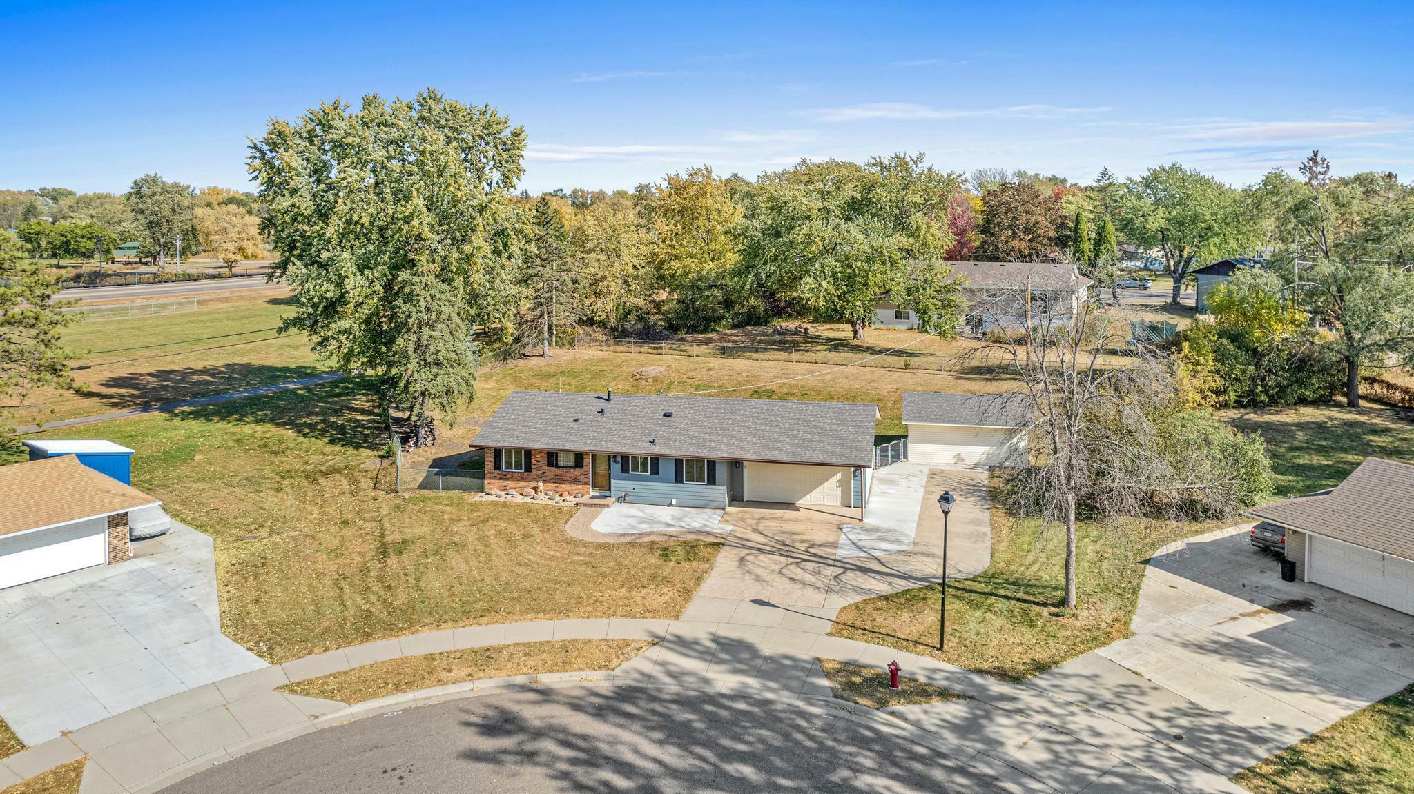 Property Photo:  985 Redwood Drive  MN 55124 