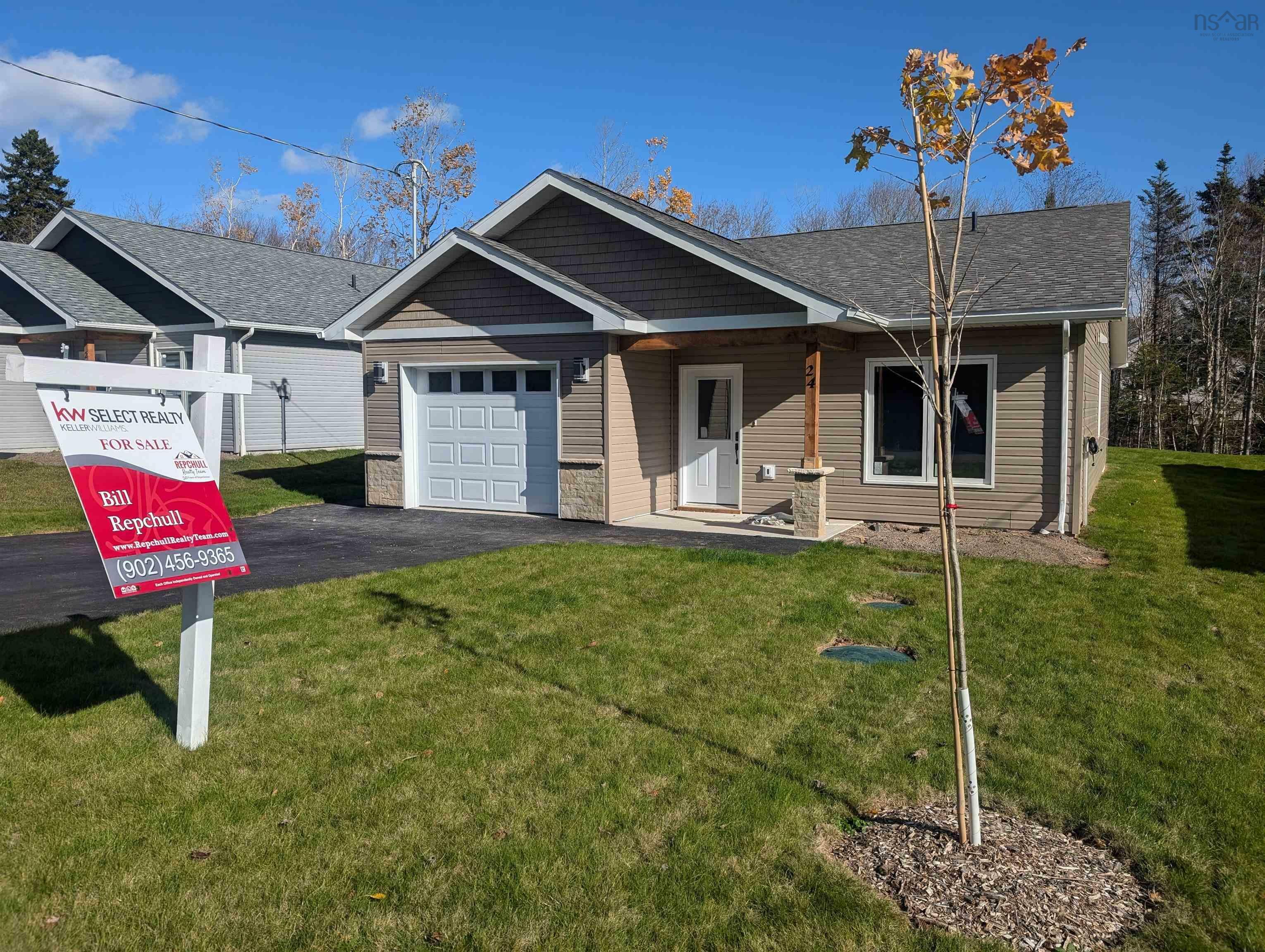 Property Photo: 24 Shadebush Walk 31 NS B4E 0X8