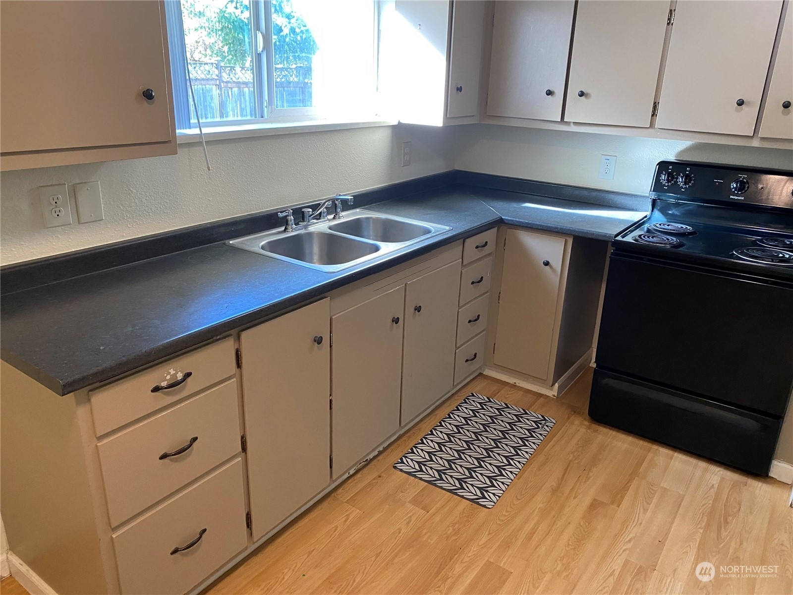 Property Photo: 1127 SW 134th Street WA 98146