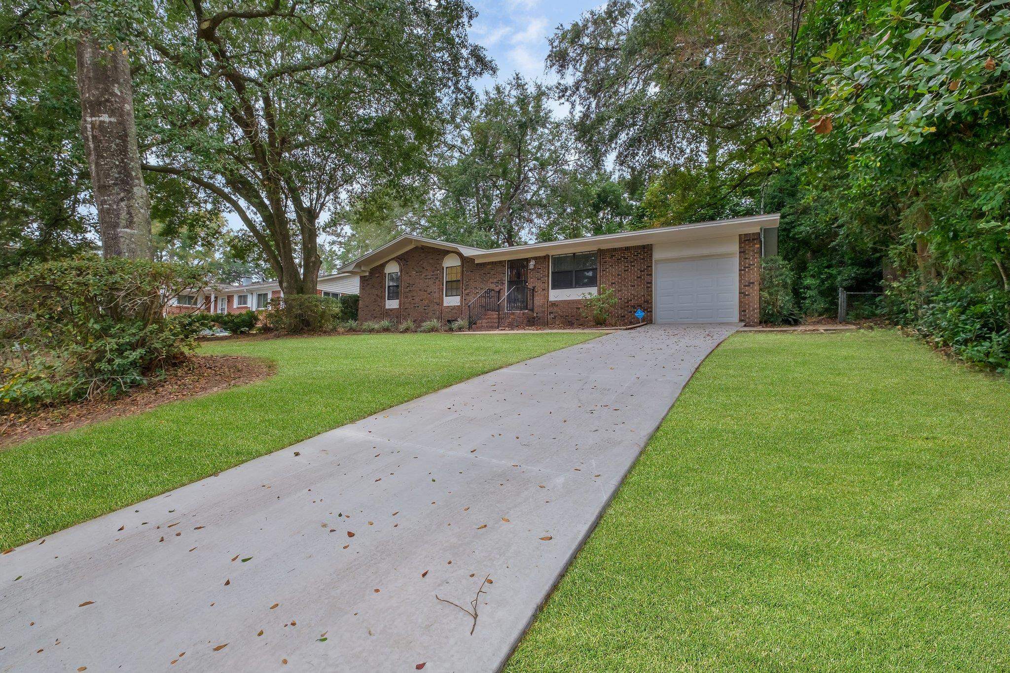 Property Photo:  1118 Rosewood Drive  FL 32301 