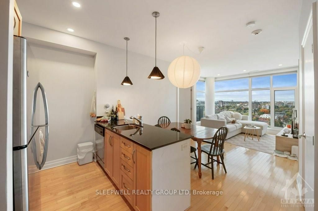 Property Photo:  245 Kent St 1702  ON K2P 0A5 