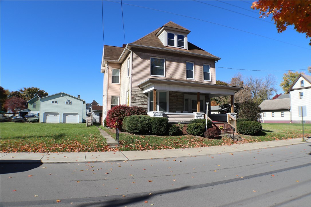 Property Photo:  109, 111 & 117 N Crawford Ave  PA 16101 