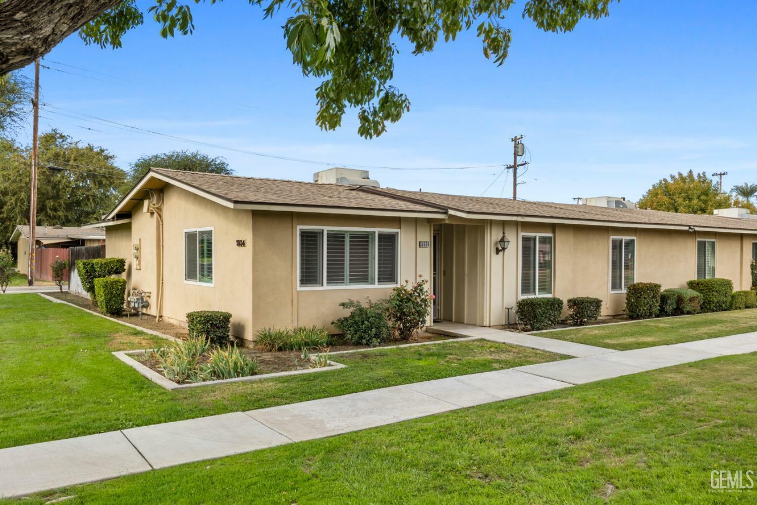 Property Photo:  5934 Sunny Palms Avenue  CA 93309 