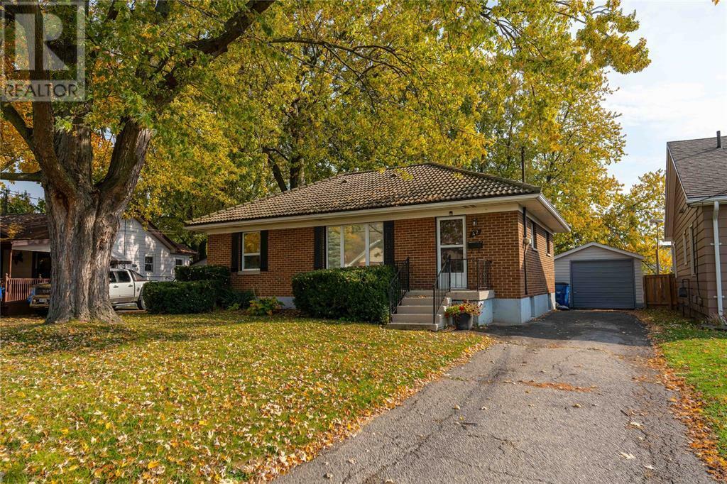 42 Warwick Drive  Wallaceburg ON N8A 3N4 photo