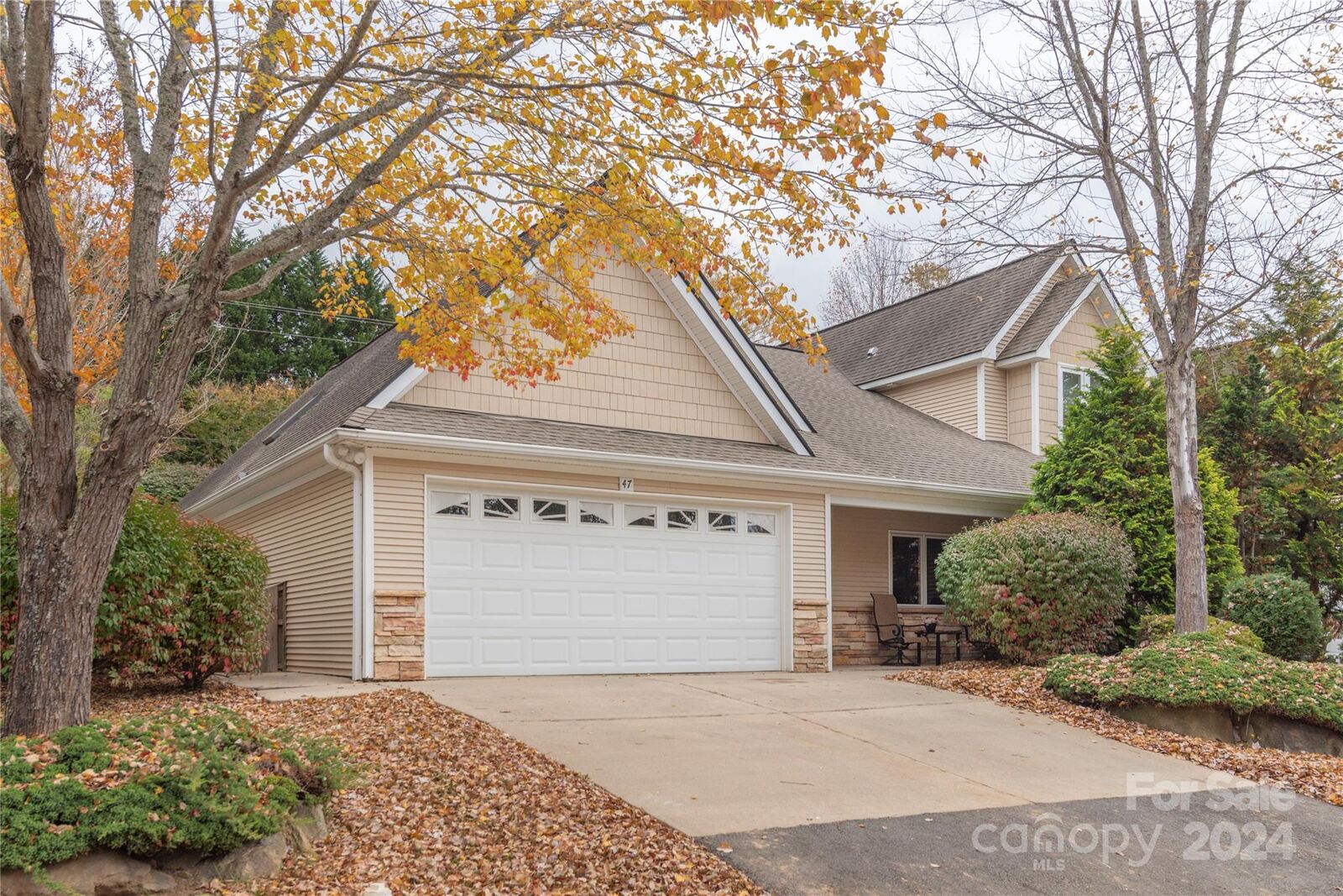 Property Photo:  47 Honeycomb Circle  NC 28778 