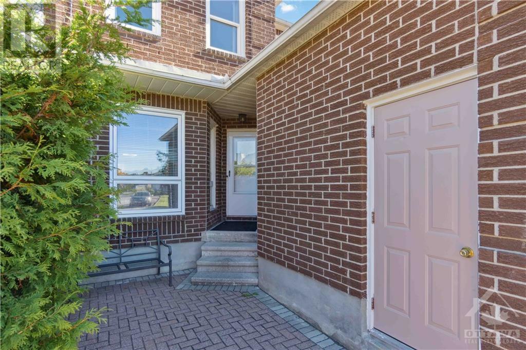 Property Photo:  1433 Laurin Crescent  ON K1E 3H2 