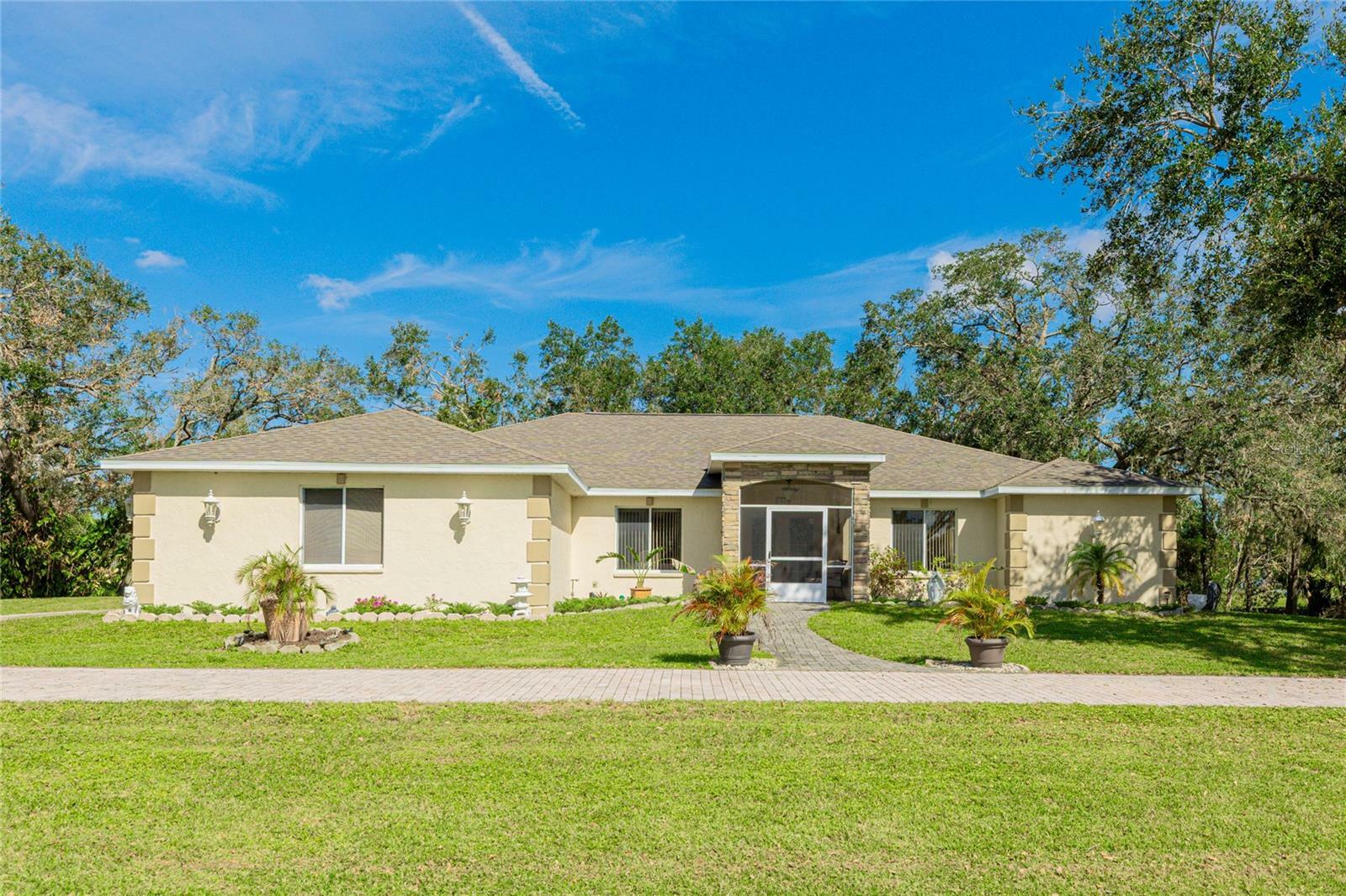 Property Photo:  5945 Ravenwood Drive  FL 34243 