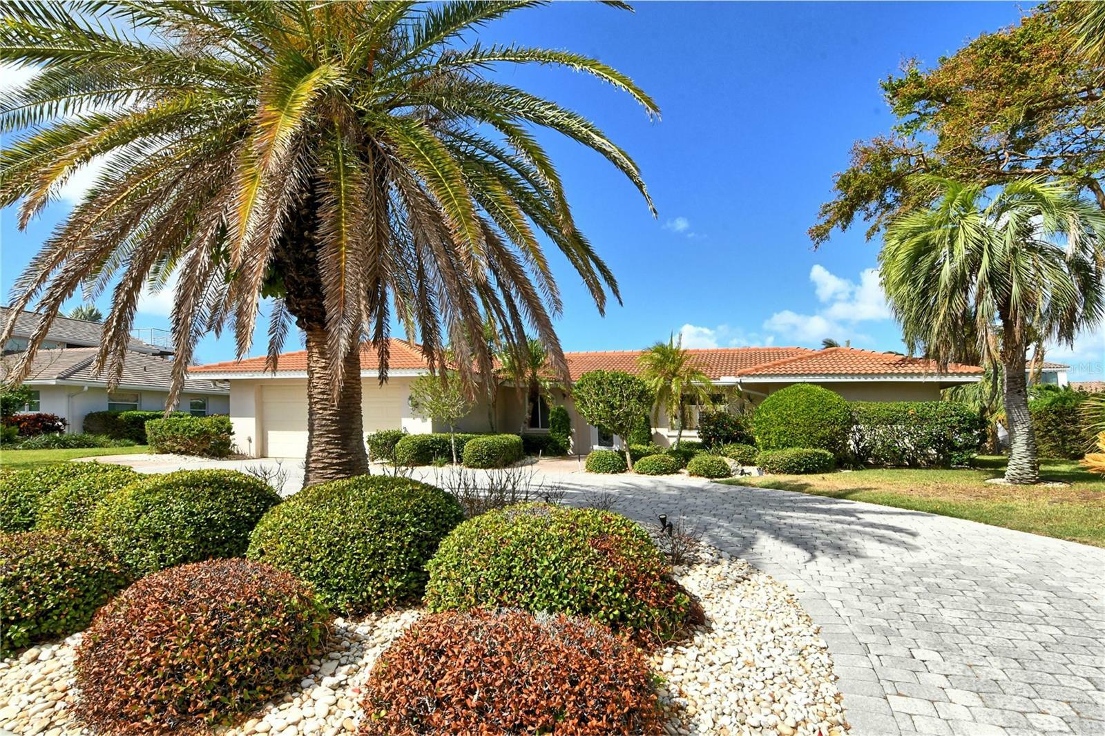 Property Photo:  521 Putting Green Lane  FL 34228 