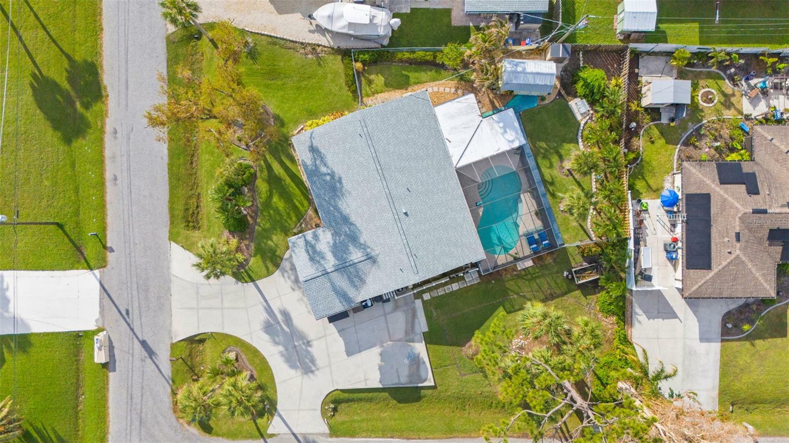 Property Photo:  385 Nightingale Road  FL 34293 