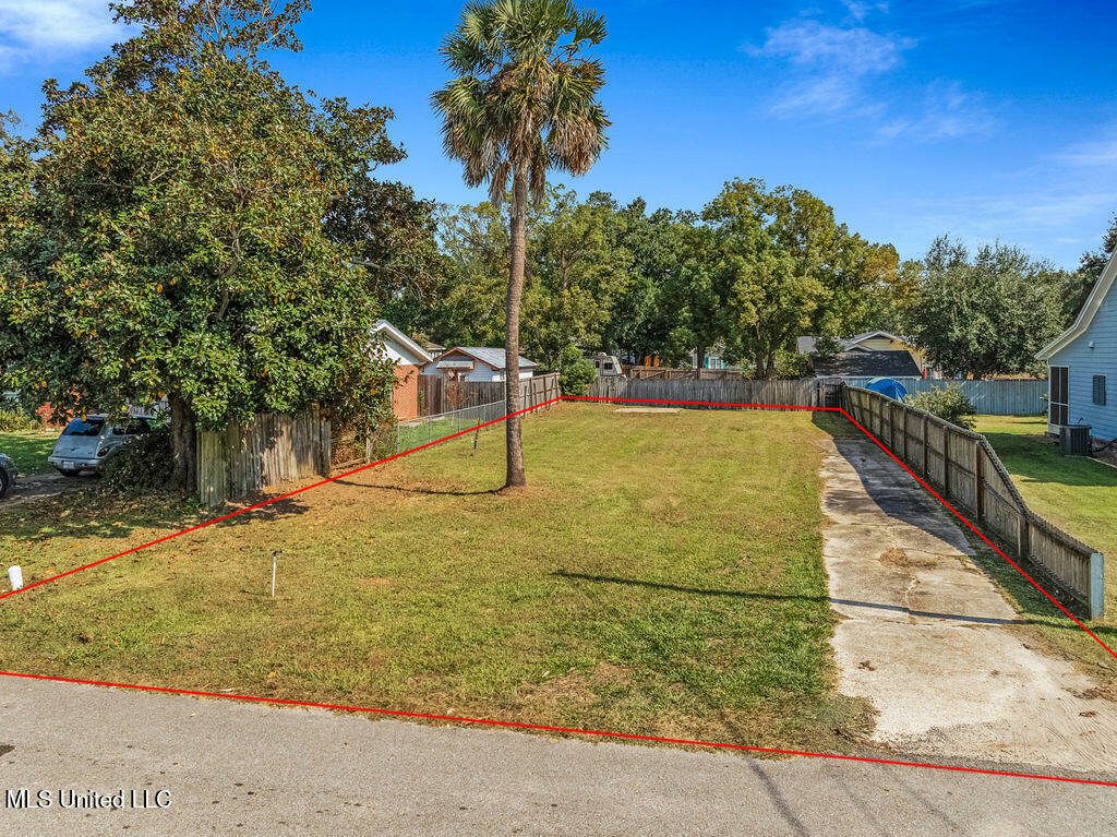 Property Photo:  804 Regnault Avenue  MS 39501 