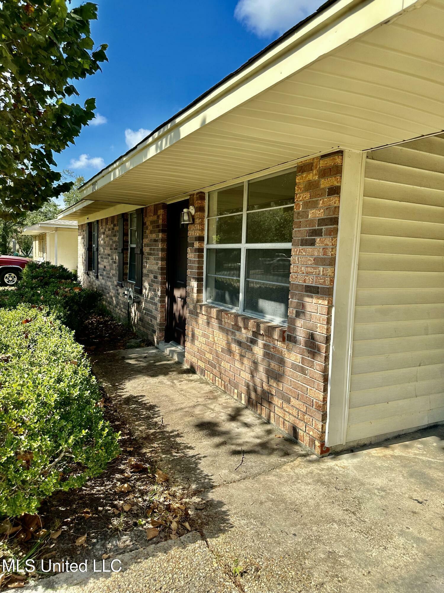 Property Photo:  2703 E David Drive  MS 39503 