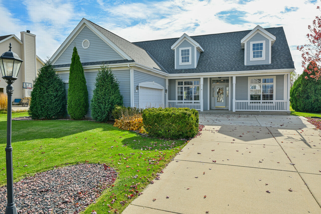 Property Photo:  S95w12995 Walter Hagen Dr  WI 53150 