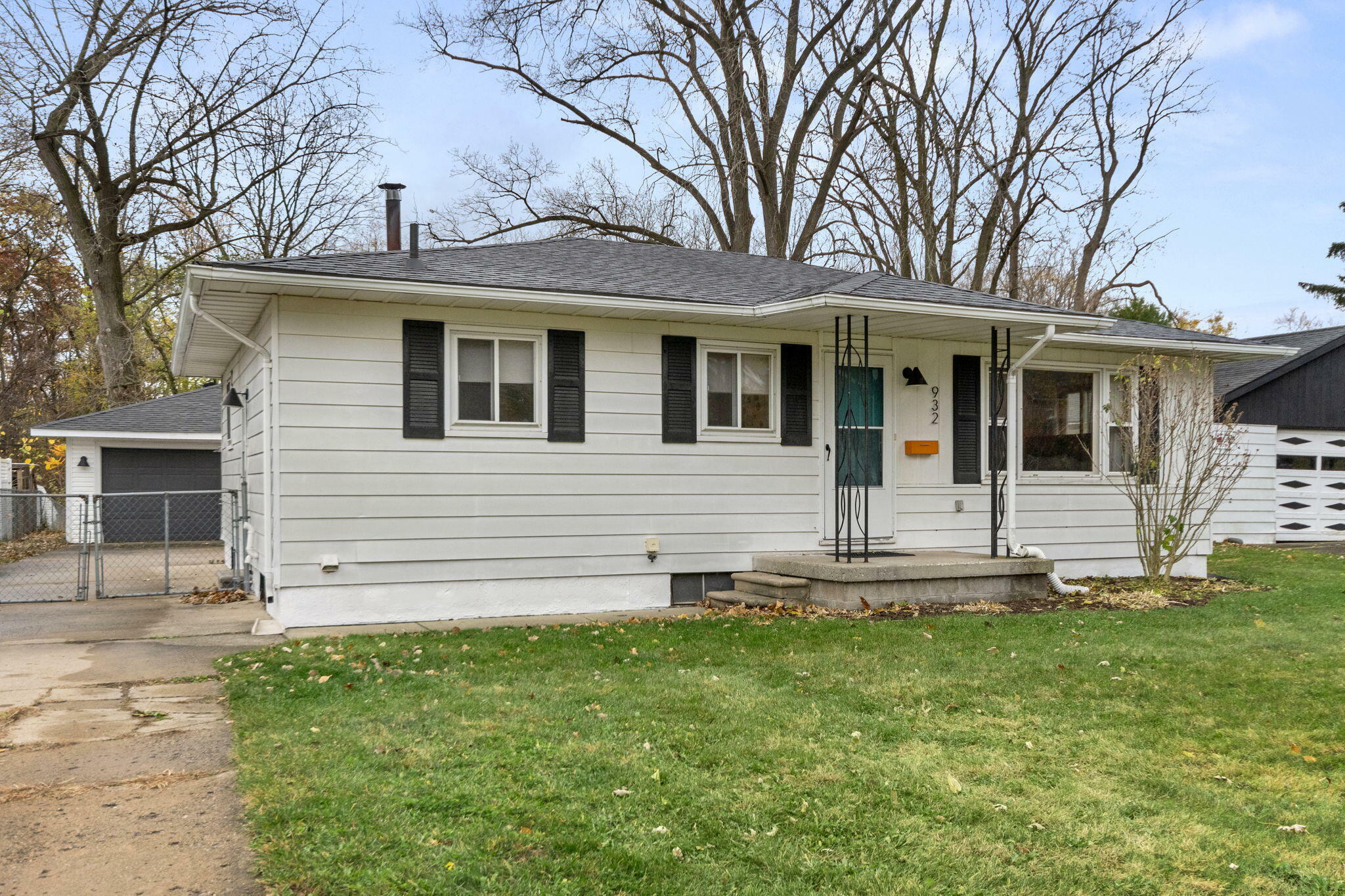 Property Photo:  932 E Cross Street  MI 48198 