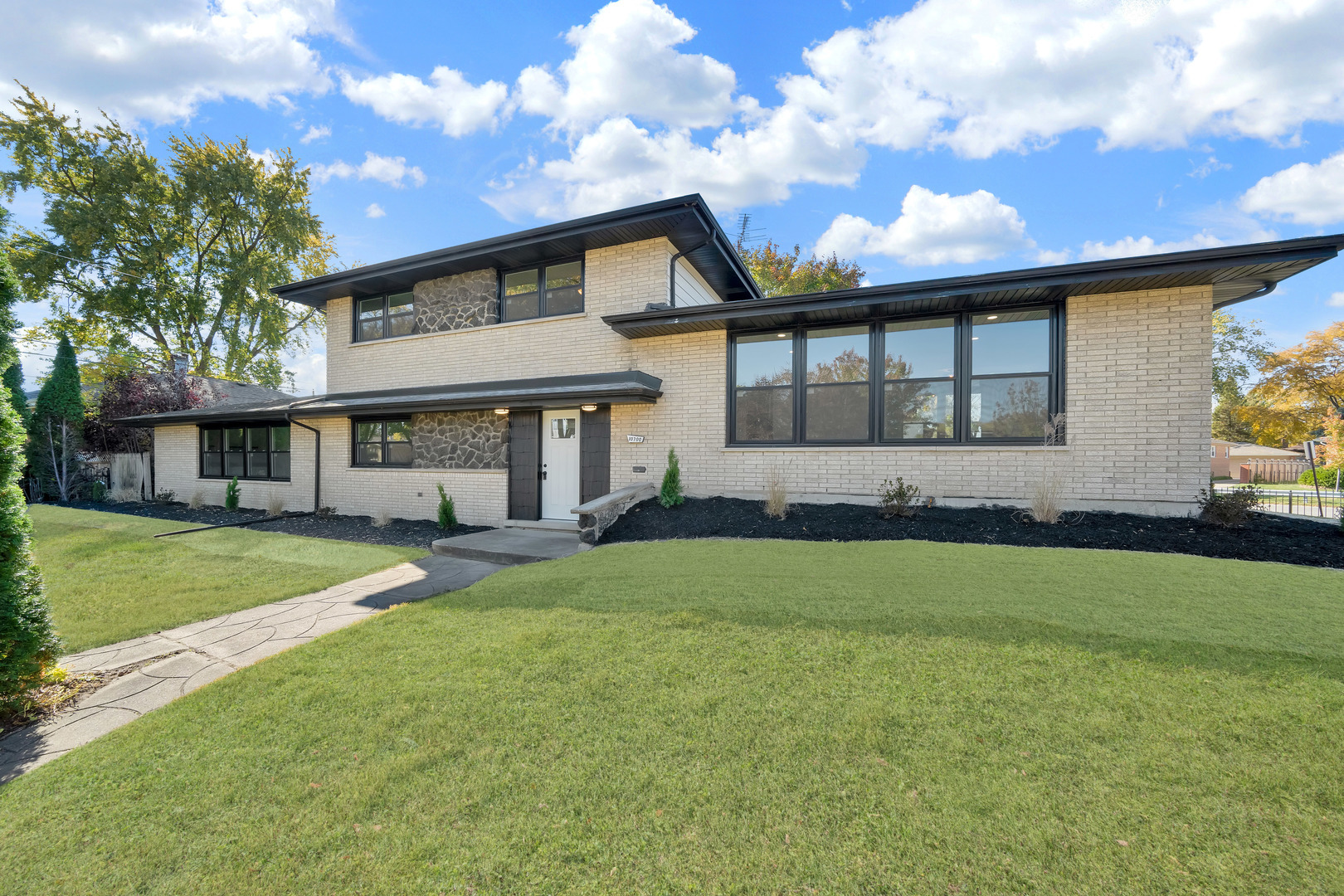 Property Photo:  10700 Lawler Avenue  IL 60453 