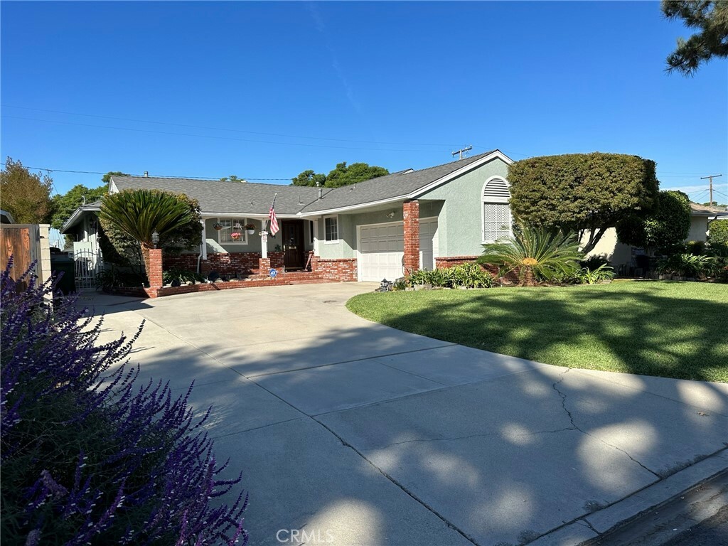 Property Photo: 10761 Avonbury Avenue CA 90603