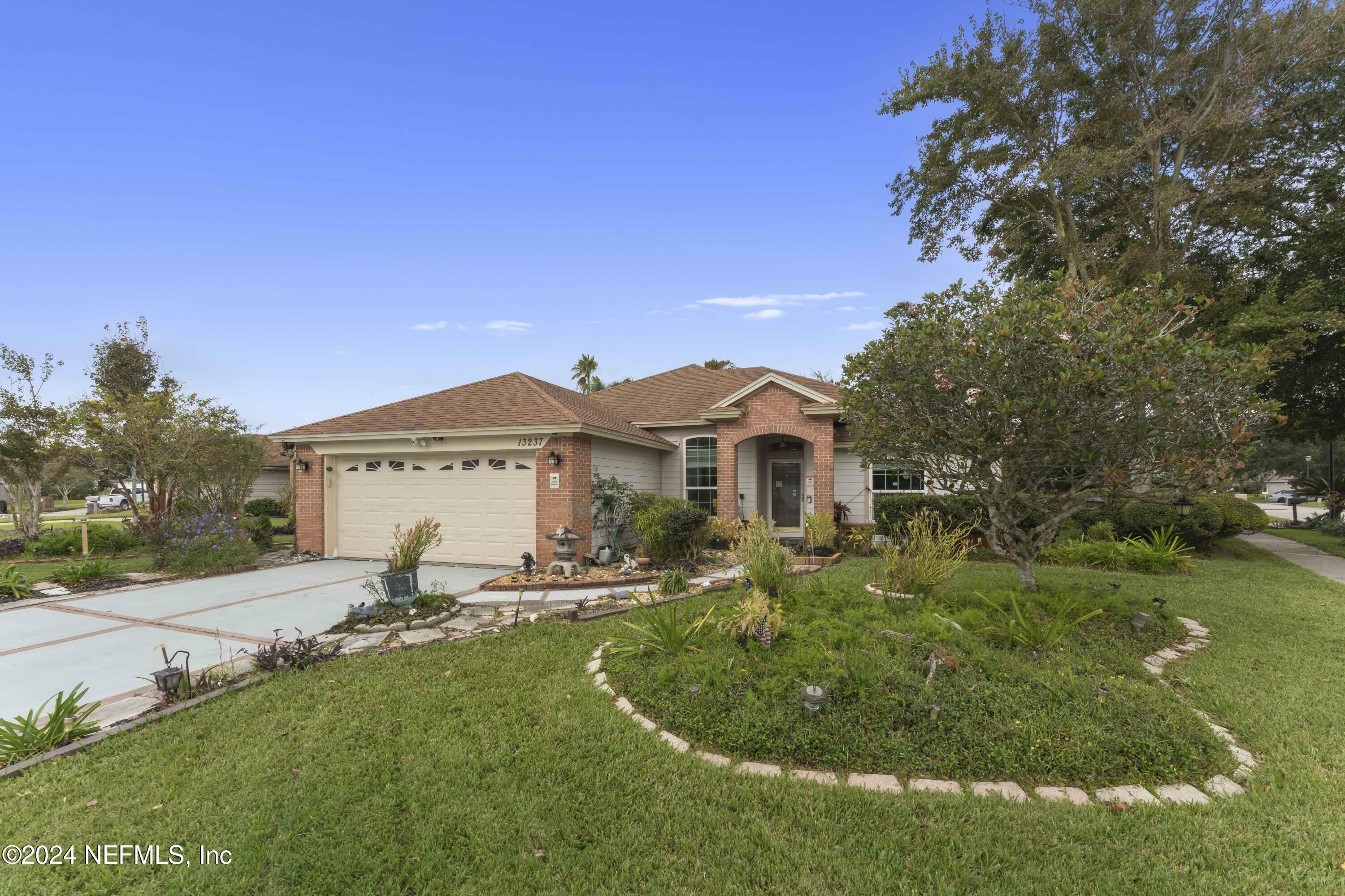 Property Photo:  13237 Milhouse Way  FL 32224 