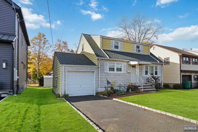 Property Photo:  230 Pinehurst Avenue  NJ 07076 