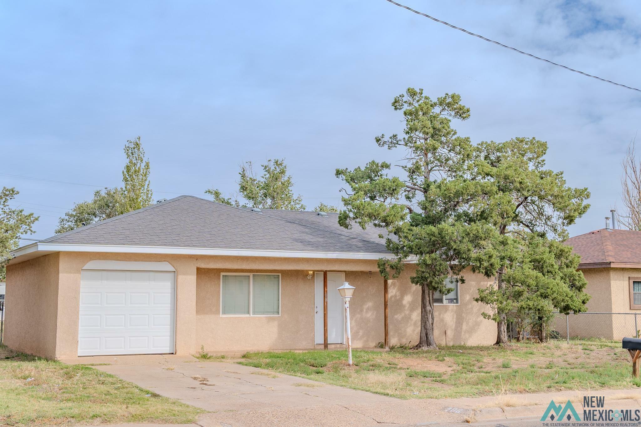 Property Photo:  208 W Manana Boulevard  NM 88101 