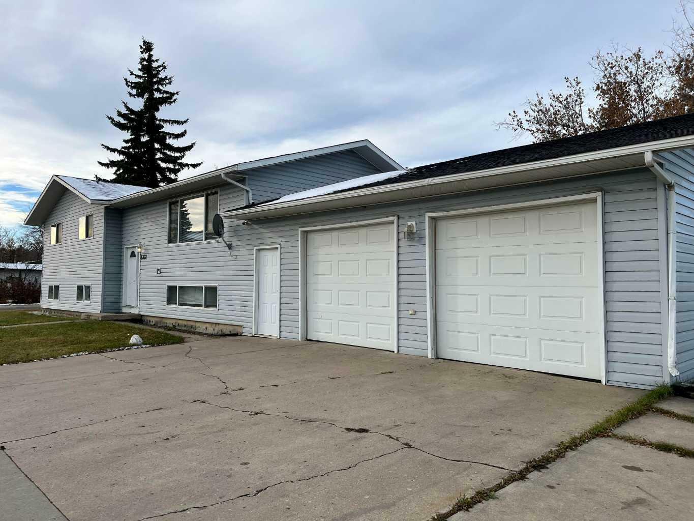 Property Photo:  8302 Patterson Drive  AB T8V 6J9 