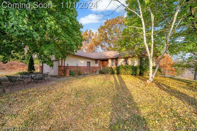 Property Photo:  1581 S Hickory Ridge Road  MI 48380 