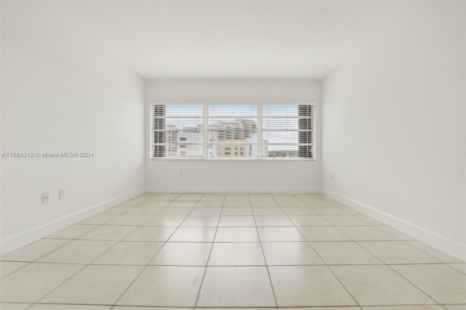 Property Photo:  550 Ocean Dr 9F  FL 33149 