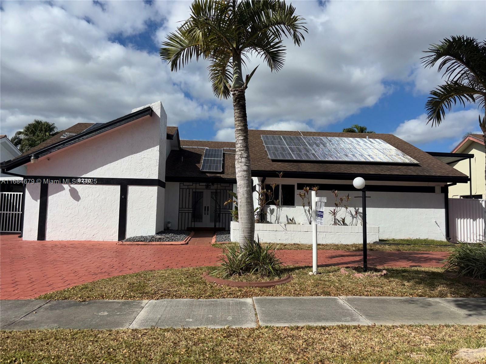 Property Photo: 9230 SW 100th Ave Rd FL 33176