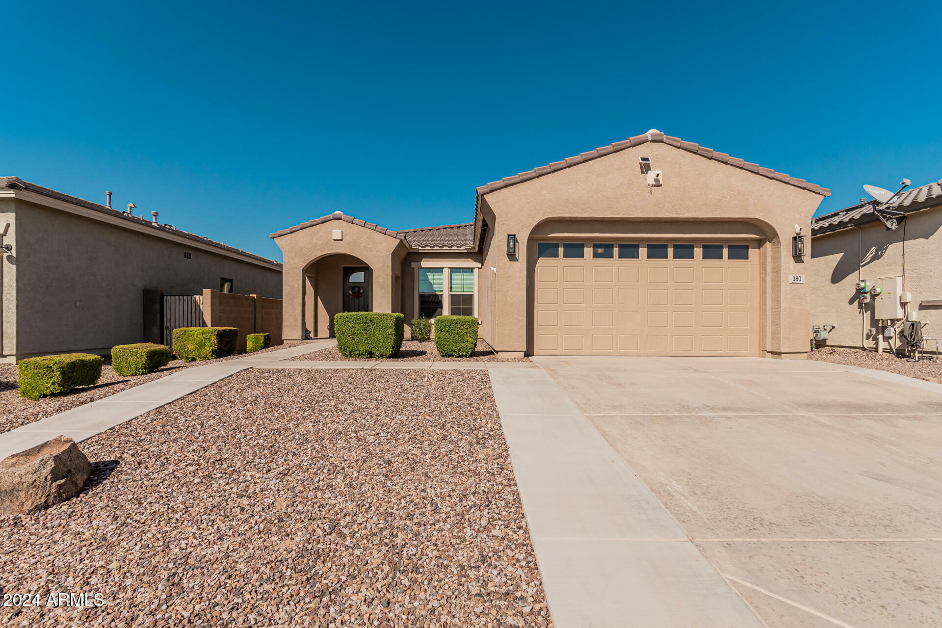 Property Photo:  380 W Golden Aspen Drive  AZ 85143 