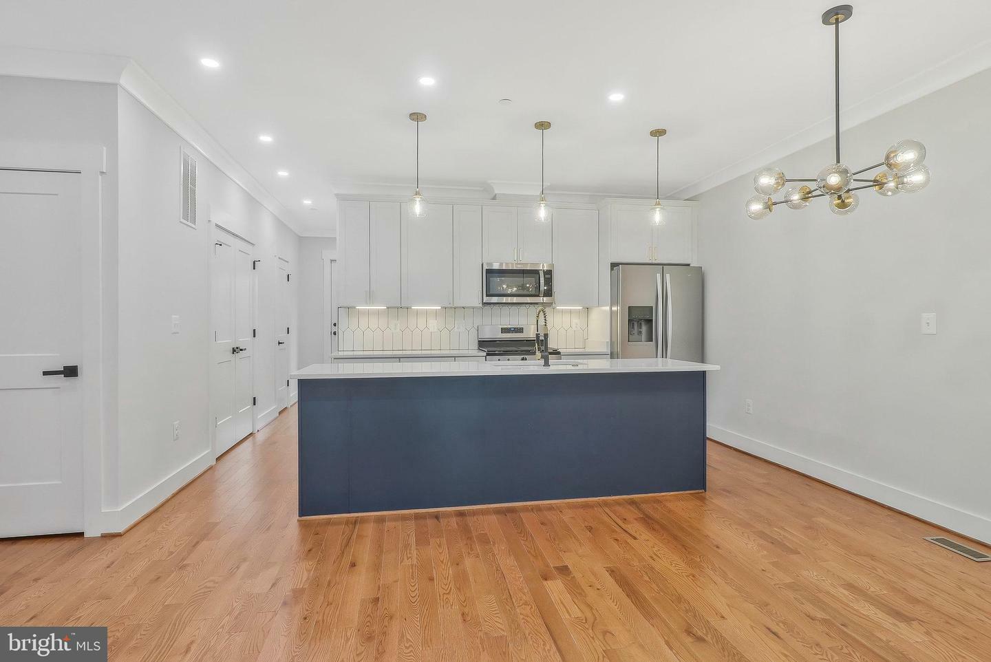 Property Photo:  423 Lamont Street NW 1  DC 20010 