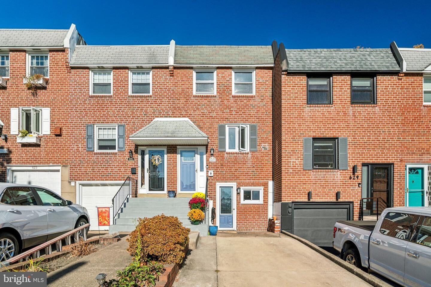 Property Photo: 627 Park Terrace PA 19128