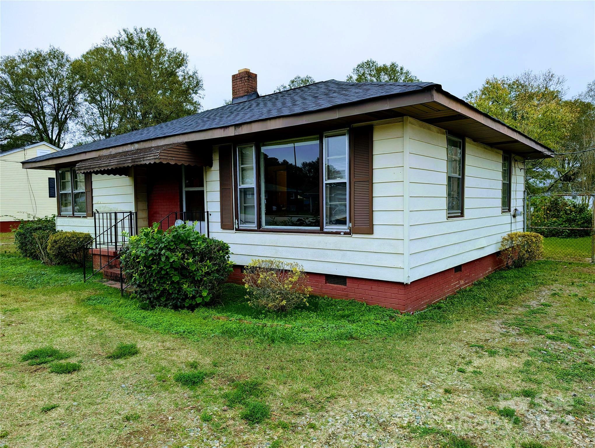 Property Photo:  829 Cherry Road S  SC 29732 