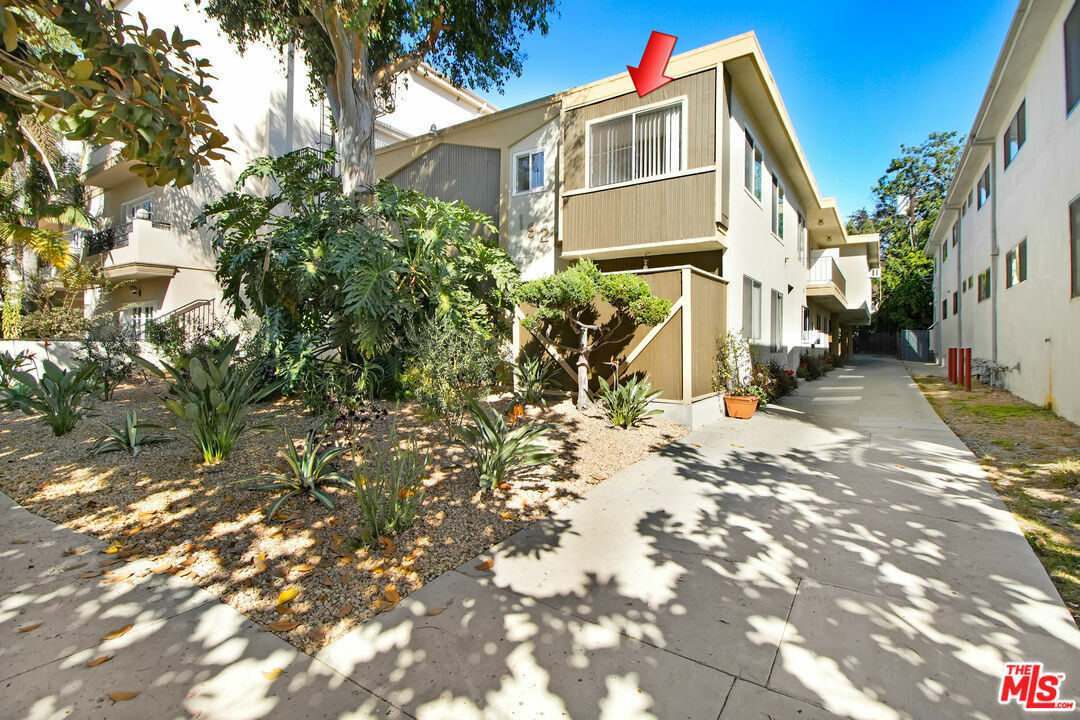 Property Photo:  1920   Manning Ave 4  CA 90025 