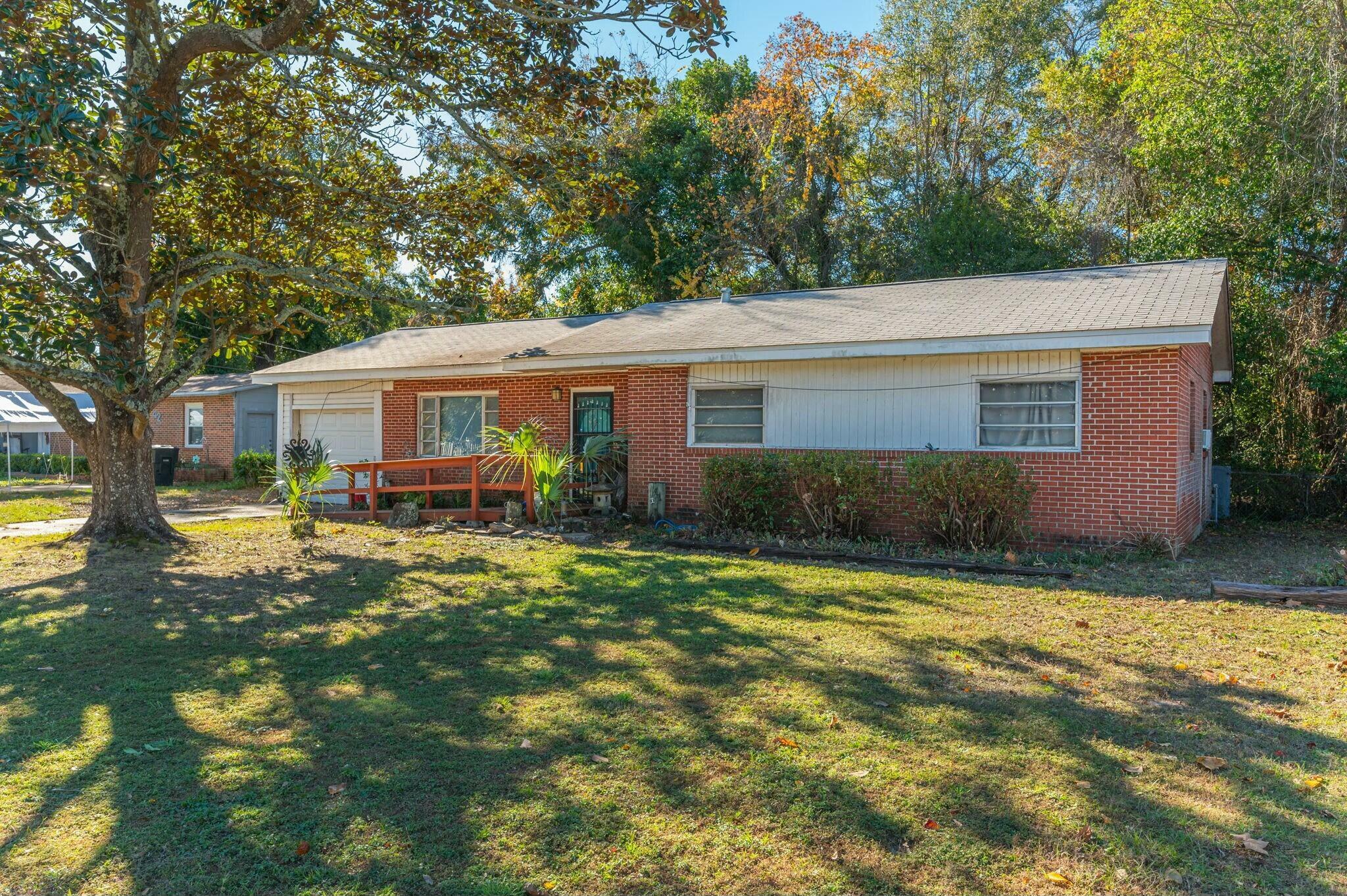 Property Photo:  44 NW Robinwood Drive  FL 32548 