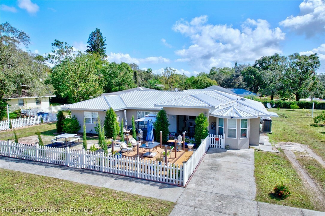 Property Photo:  1205 Hotiyee Avenue  FL 33870 