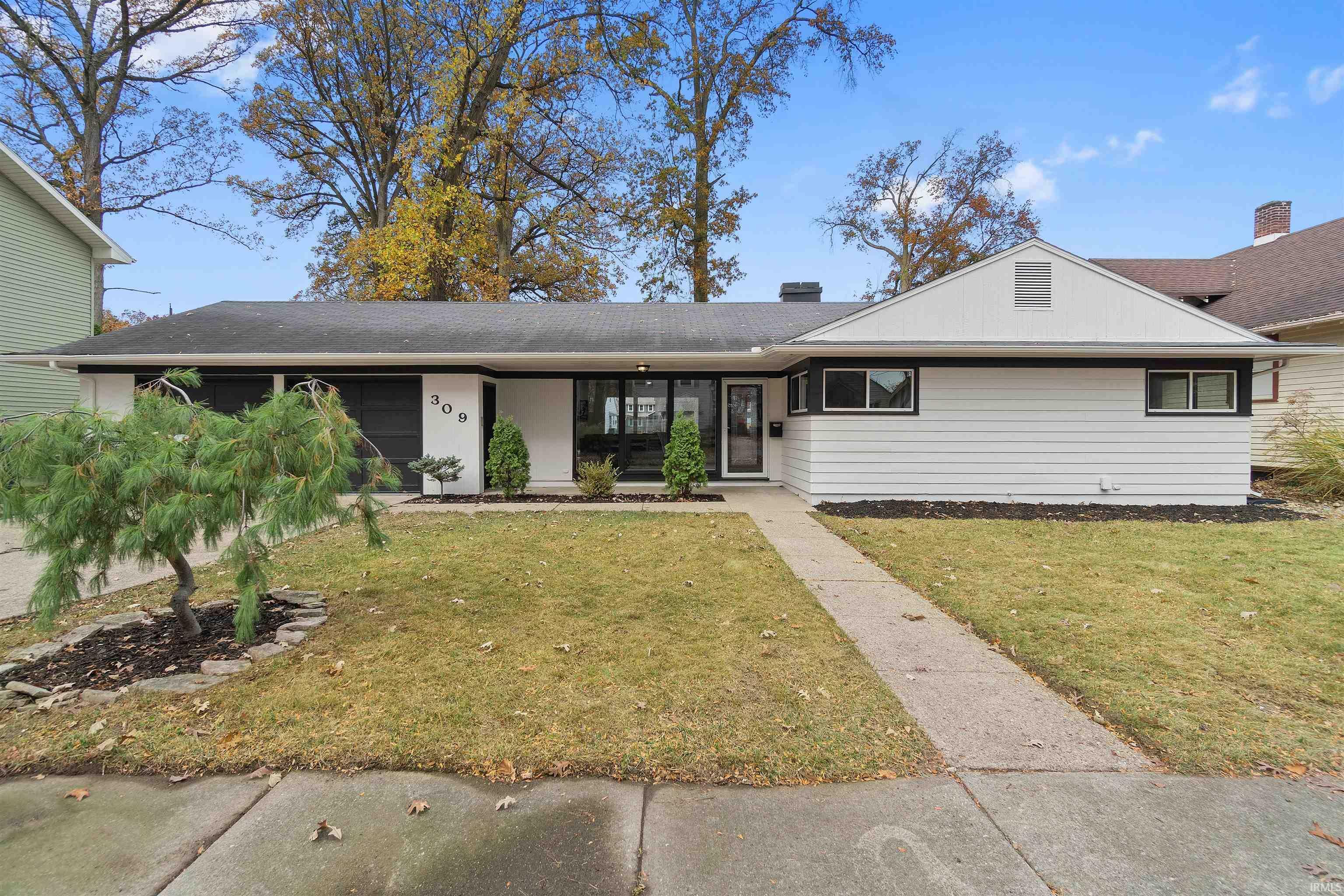 Property Photo:  309 E Maple Grove Avenue  IN 46806-2247 