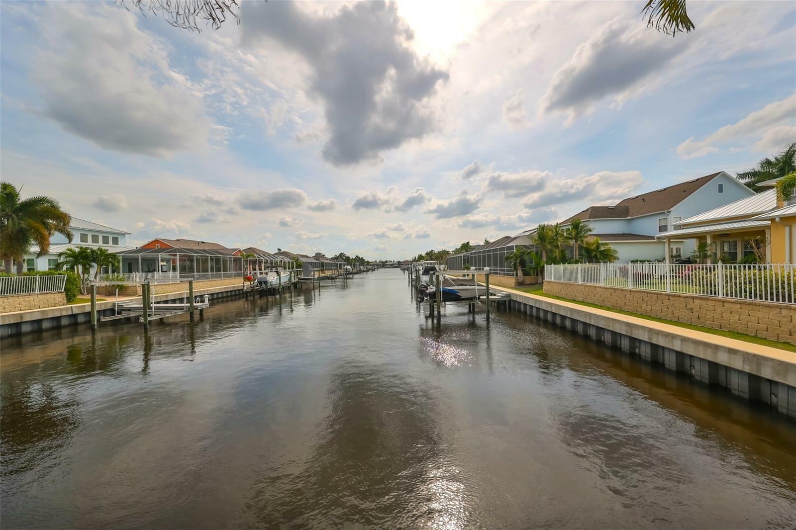 Property Photo:  618 Islebay Drive  FL 33572 